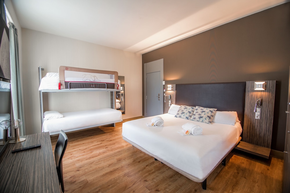 Petit Palace Santa Cruz — Hotel rooms in Seville, Andalusia