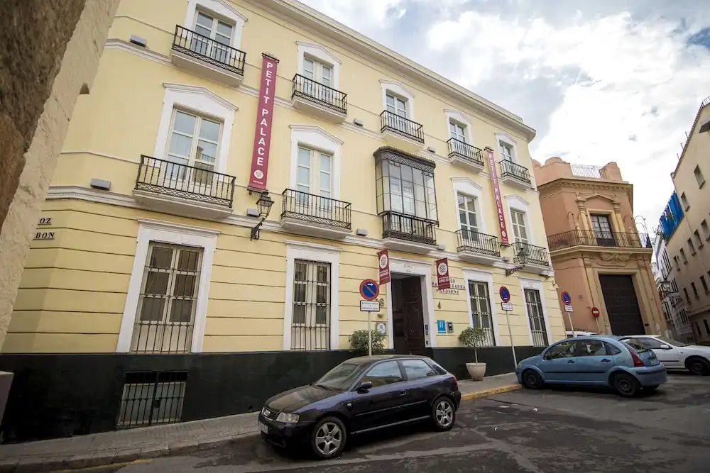 Petit Palace Santa Cruz — Hotel building in Seville, Andalusia