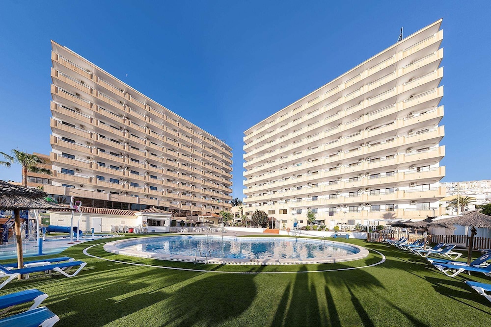 Hotel Playas de Torrevieja — Swimming pool in Torrevieja, Valencian Community