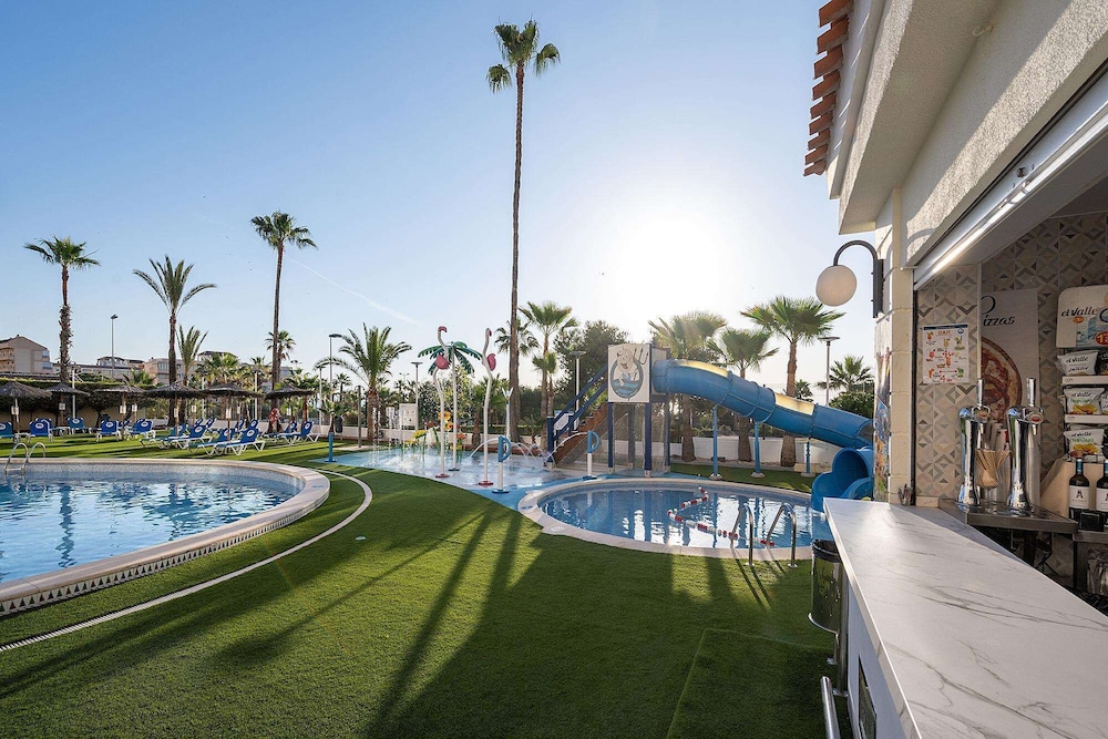 Hotel Playas de Torrevieja — Swimming pool in Torrevieja, Valencian Community