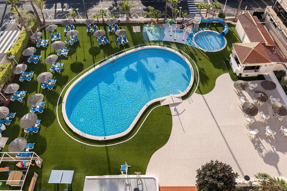 Hotel Playas de Torrevieja — Swimming pool in Torrevieja, Valencian Community
