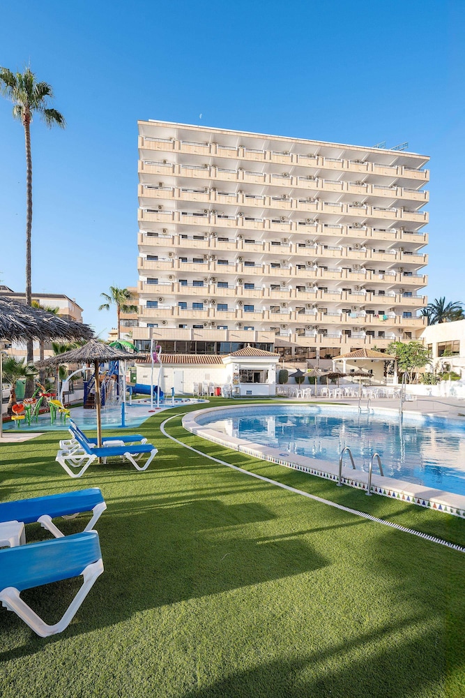 Hotel Playas de Torrevieja — Swimming pool in Torrevieja, Valencian Community