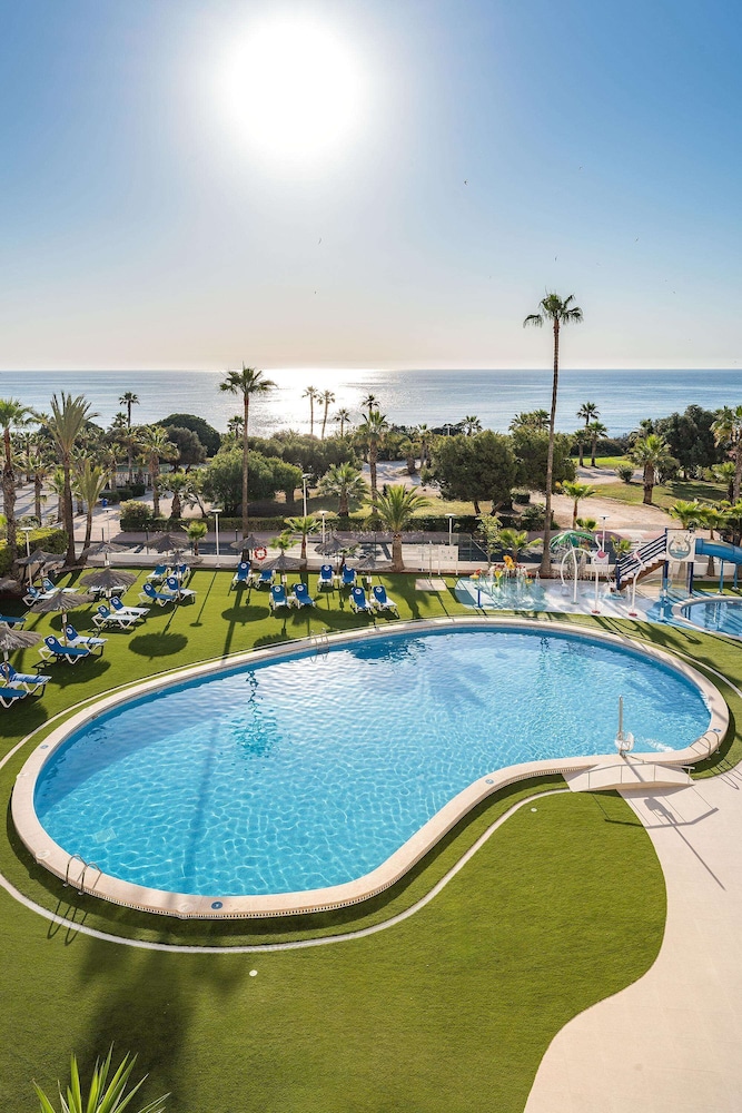 Hotel Playas de Torrevieja — Swimming pool in Torrevieja, Valencian Community