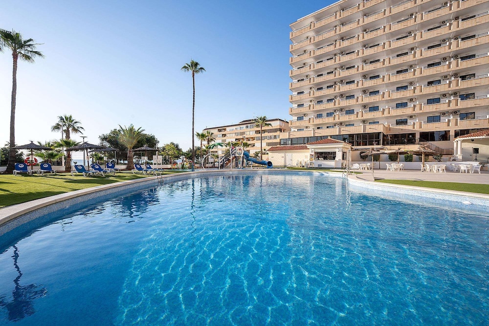 Hotel Playas de Torrevieja — Swimming pool in Torrevieja, Valencian Community