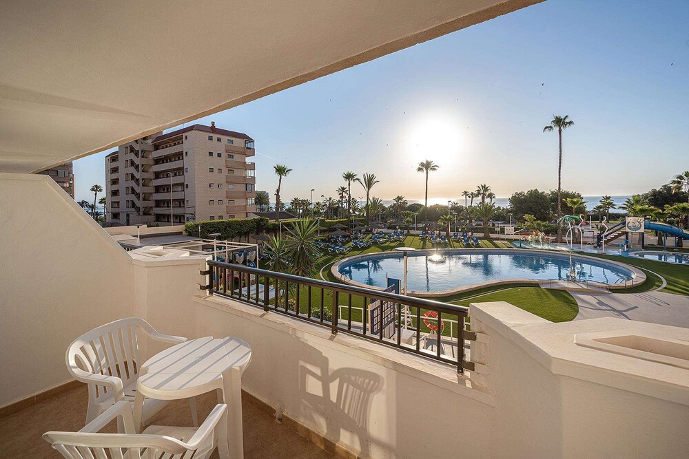 Hotel Playas de Torrevieja — Swimming pool in Torrevieja, Valencian Community