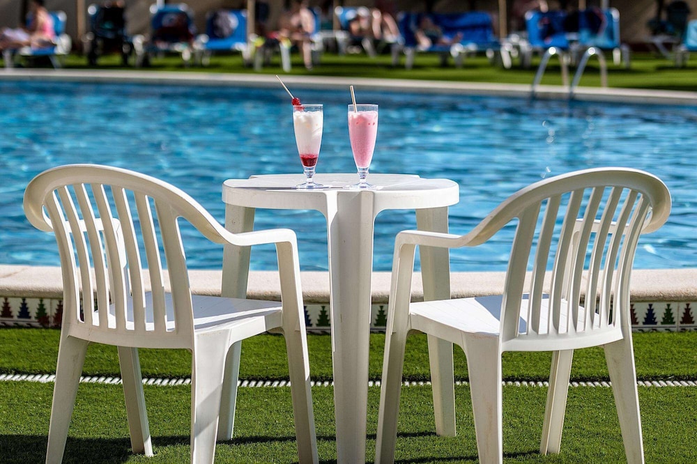 Hotel Playas de Torrevieja — Swimming pool in Torrevieja, Valencian Community