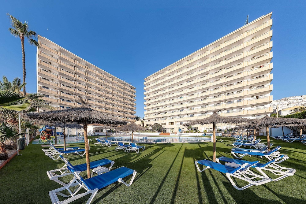 Hotel Playas de Torrevieja — Swimming pool in Torrevieja, Valencian Community