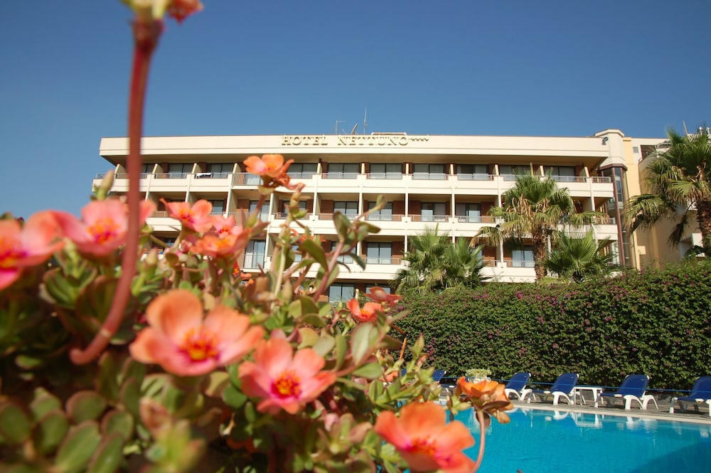Hotel Nettuno — Hotel building in Catania, Sicily