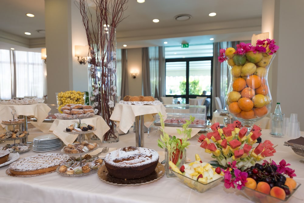 Hotel Nettuno — Restaurant & bars in Catania, Sicily