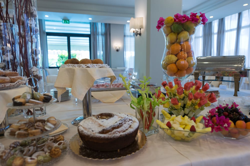 Hotel Nettuno — Restaurant & bars in Catania, Sicily