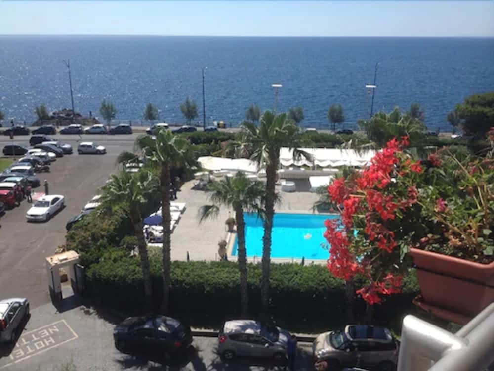 Hotel Nettuno — Swimming pool in Catania, Sicily