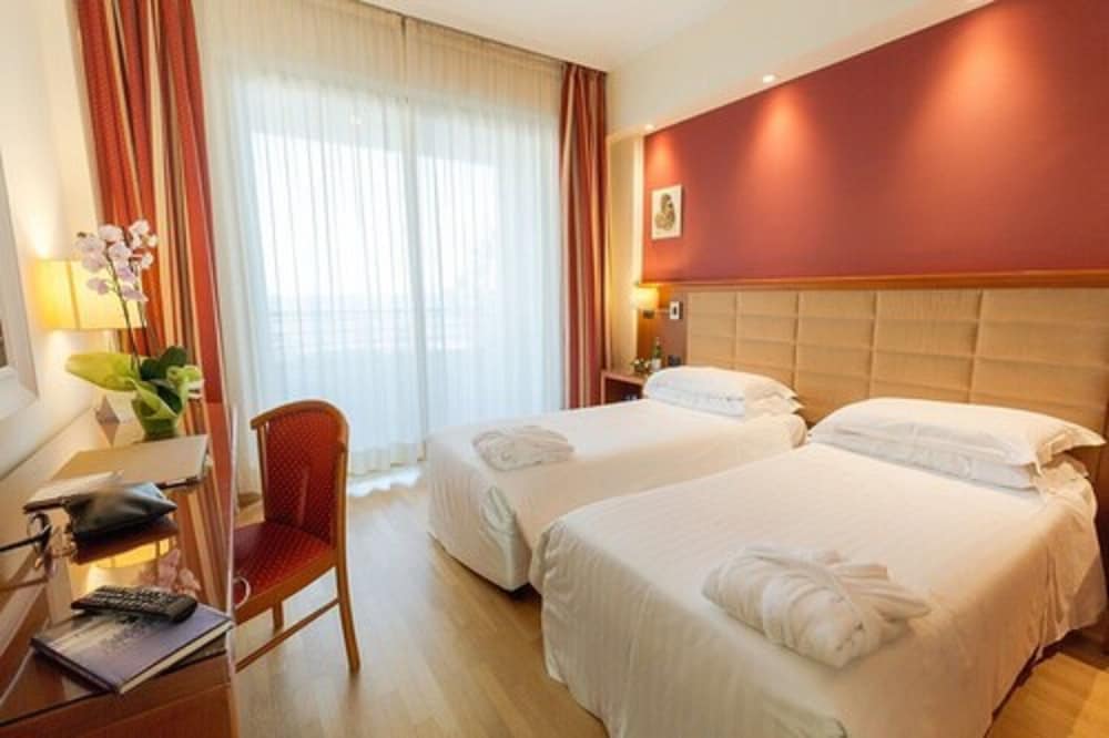 Hotel Nettuno — Hotel rooms in Catania, Sicily
