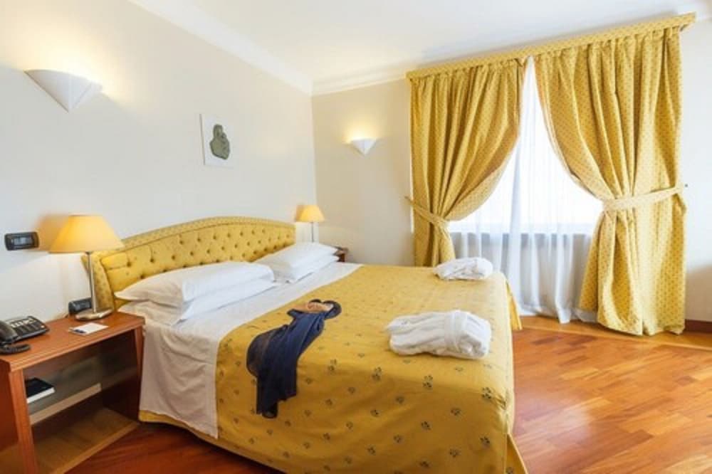 Hotel Nettuno — Hotel rooms in Catania, Sicily