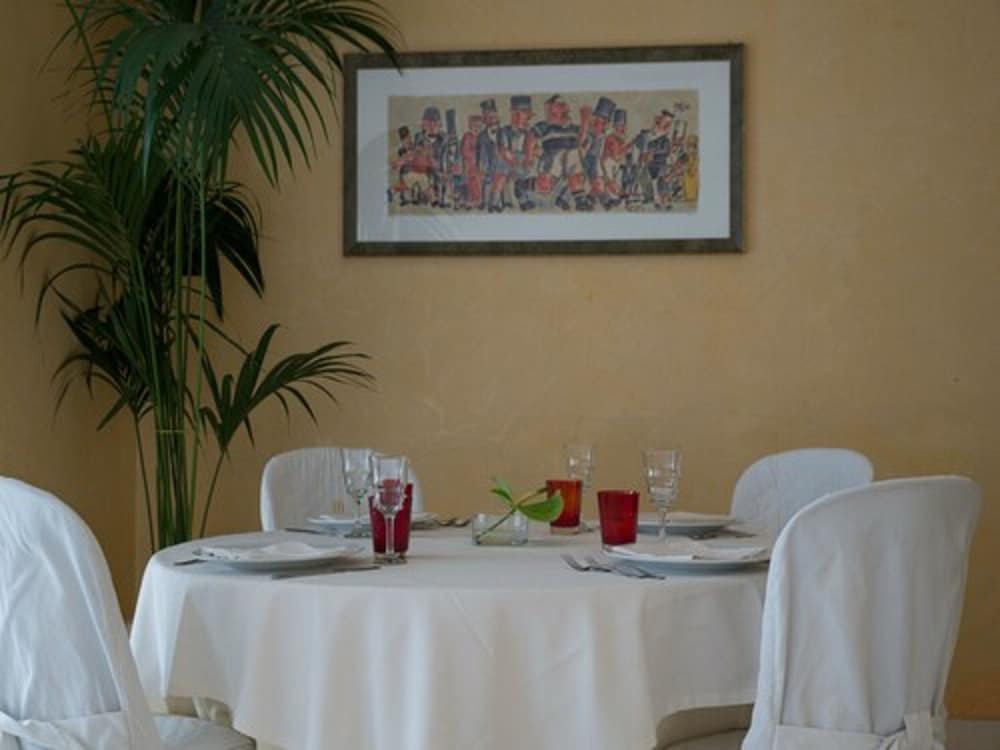 Hotel Nettuno — Restaurant & bars in Catania, Sicily