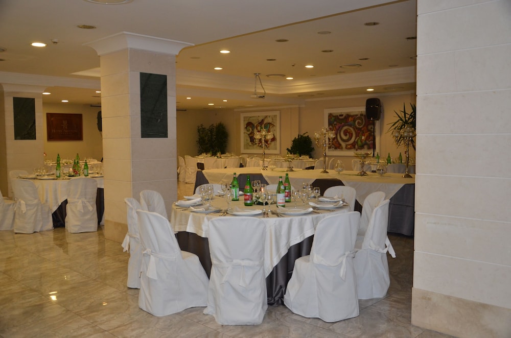 Hotel Nettuno — Restaurant & bars in Catania, Sicily