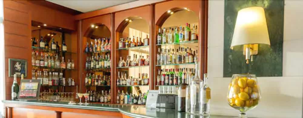 Hotel Nettuno — Restaurant & bars in Catania, Sicily