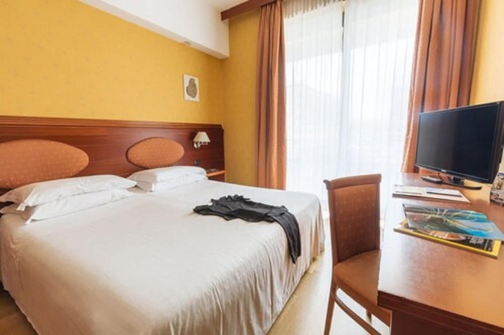 Hotel Nettuno — Hotel rooms in Catania, Sicily