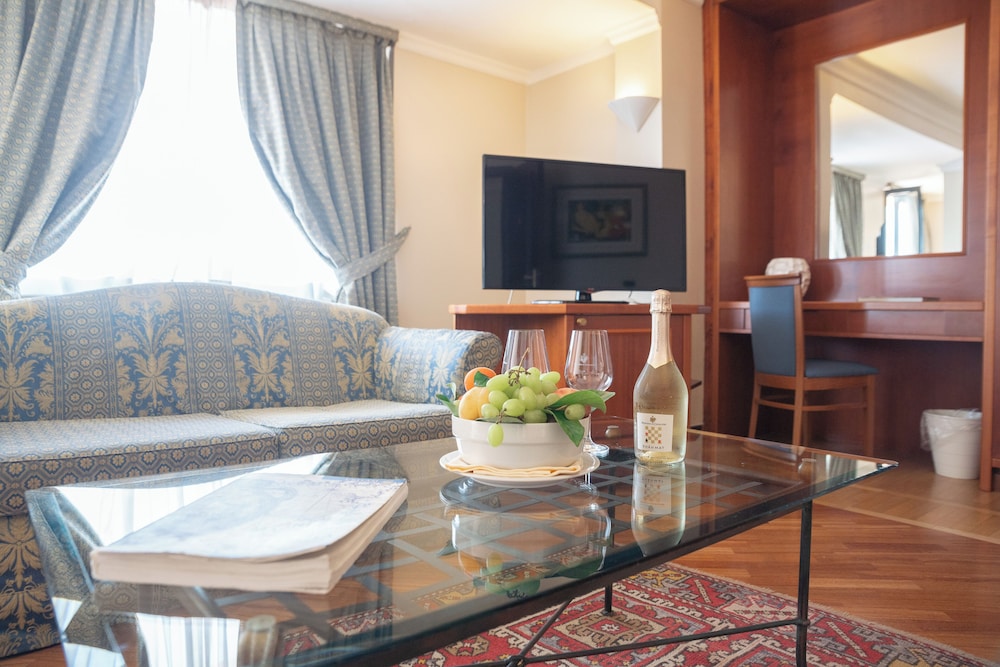 Hotel Nettuno — Hotel rooms in Catania, Sicily