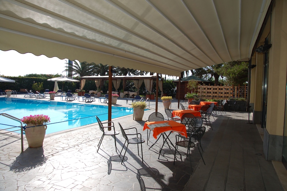Hotel Nettuno — Swimming pool in Catania, Sicily