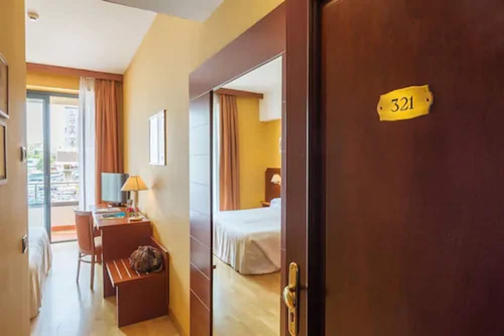 Hotel Nettuno — Hotel rooms in Catania, Sicily