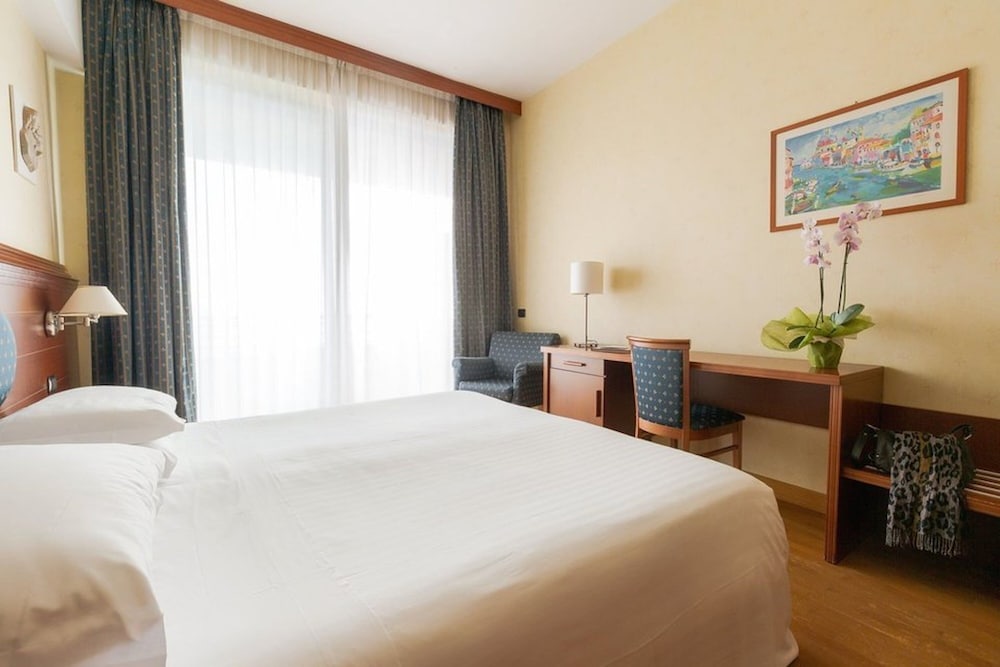 Hotel Nettuno — Hotel rooms in Catania, Sicily