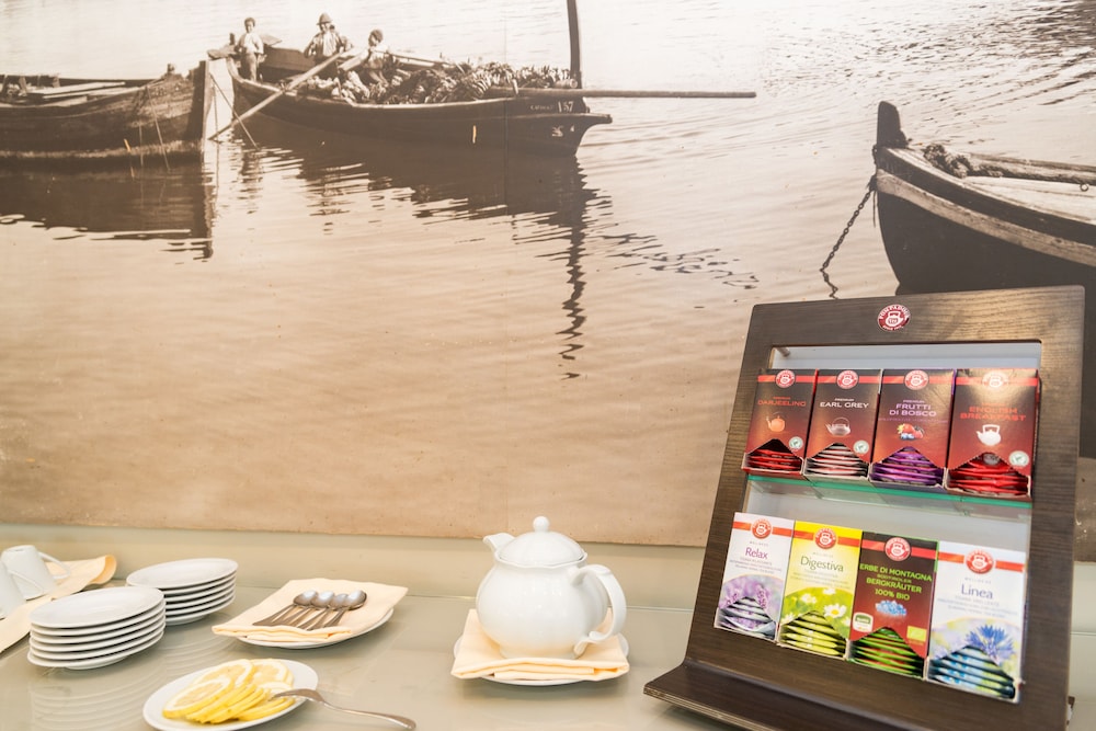 Hotel Nettuno — Restaurant & bars in Catania, Sicily