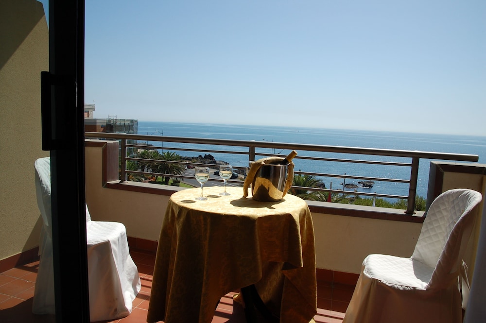 Hotel Nettuno — Hotel rooms in Catania, Sicily