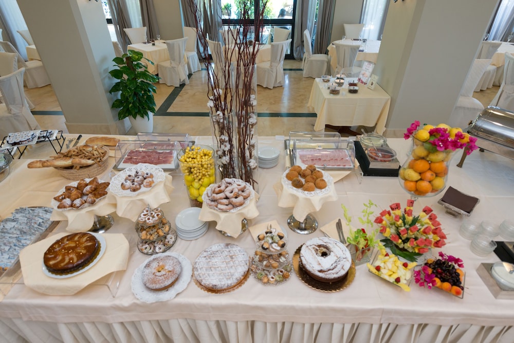 Hotel Nettuno — Restaurant & bars in Catania, Sicily