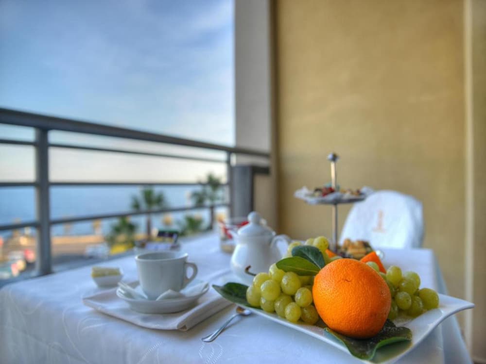 Hotel Nettuno — Hotel rooms in Catania, Sicily