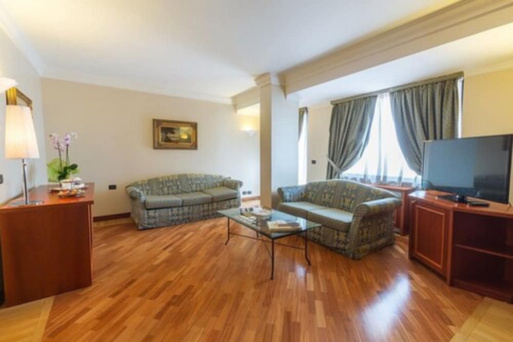Hotel Nettuno — Hotel rooms in Catania, Sicily