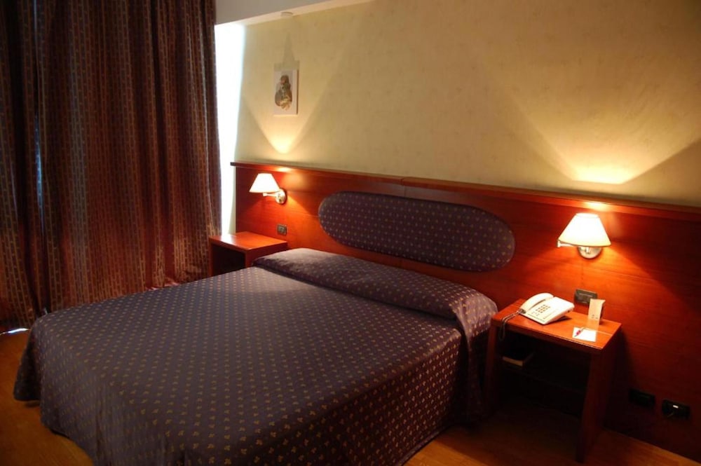 Hotel Nettuno — Hotel rooms in Catania, Sicily