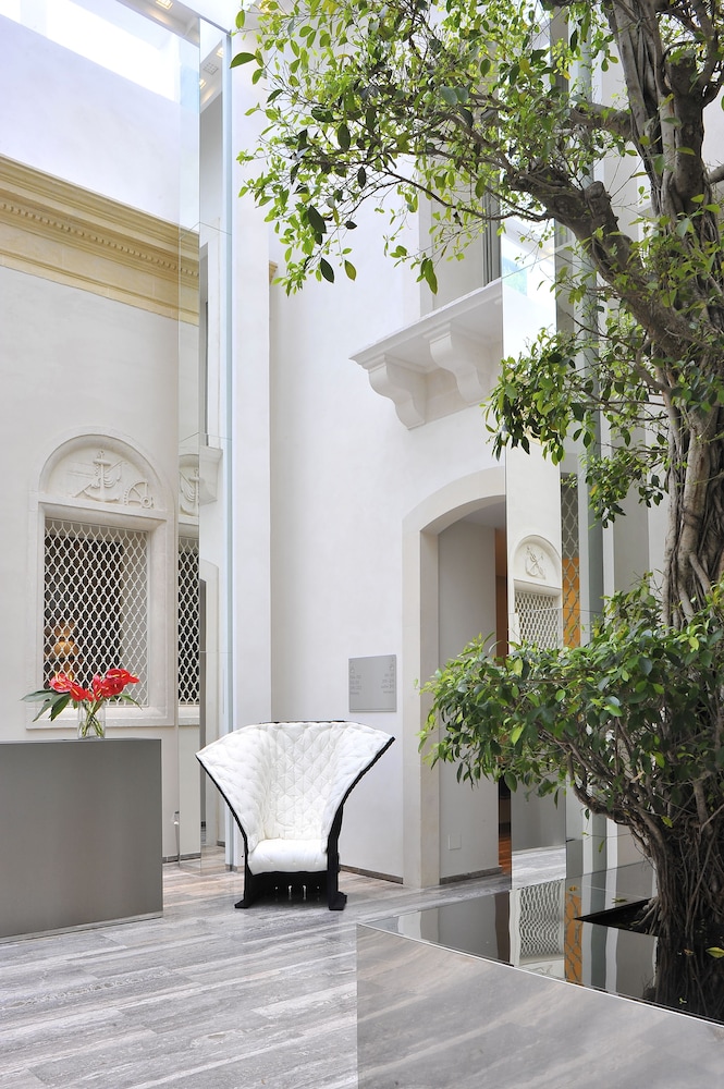 Romano House — Hotel building in Catania, Sicily