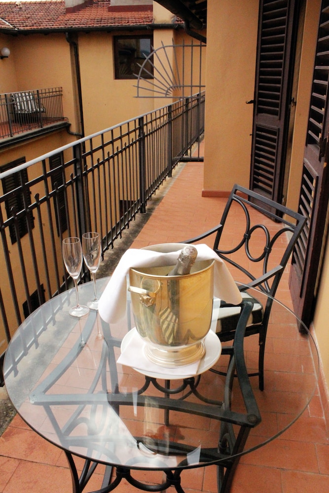 Hotel Albani Firenze — Hotel rooms in Florence, Tuscany