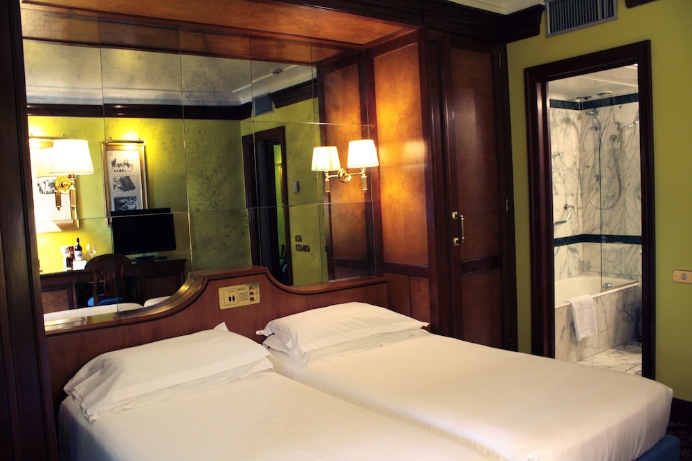 Hotel Albani Firenze — Hotel rooms in Florence, Tuscany