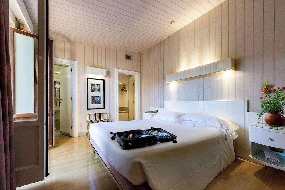 Hotel Albani Firenze — Hotel rooms in Florence, Tuscany