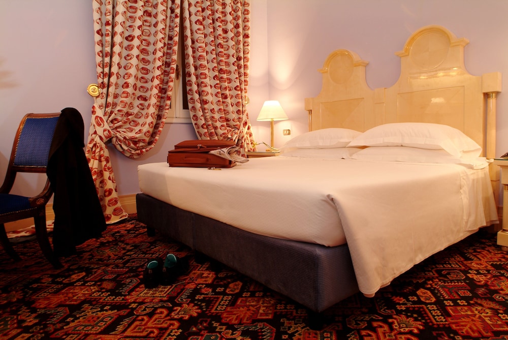Hotel Albani Firenze — Hotel rooms in Florence, Tuscany