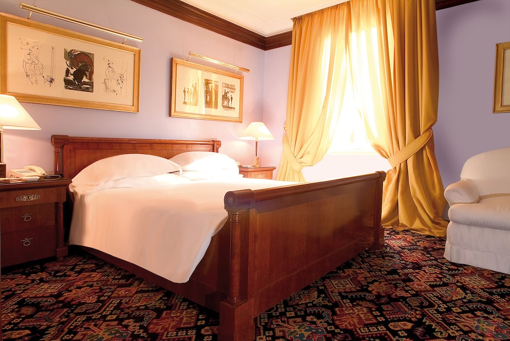 Hotel Albani Firenze — Hotel rooms in Florence, Tuscany