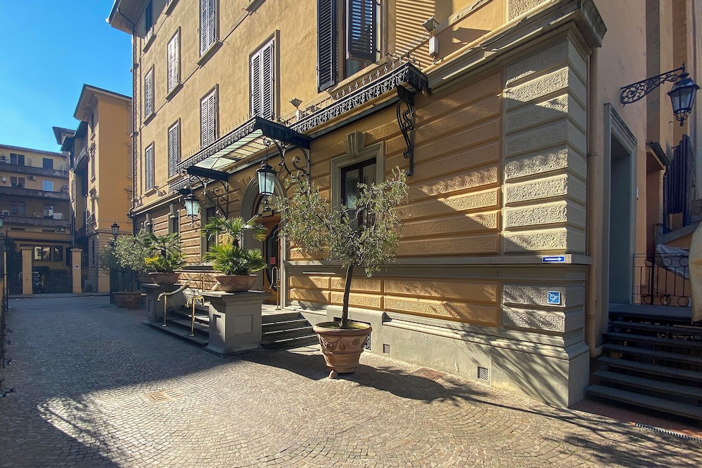 Hotel Albani Firenze — Hotel building in Florence, Tuscany