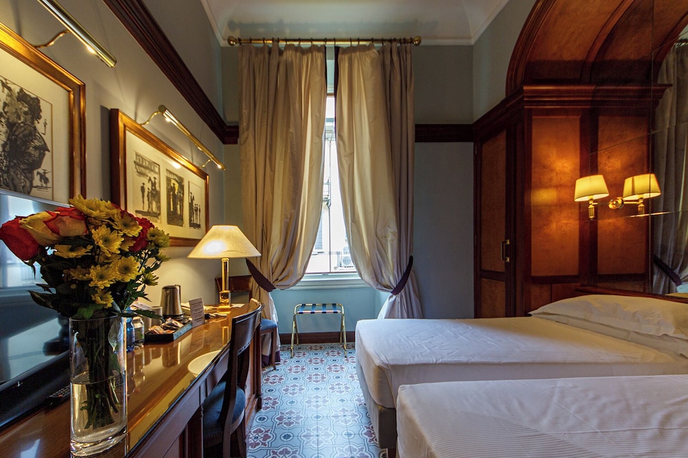 Hotel Albani Firenze — Hotel rooms in Florence, Tuscany