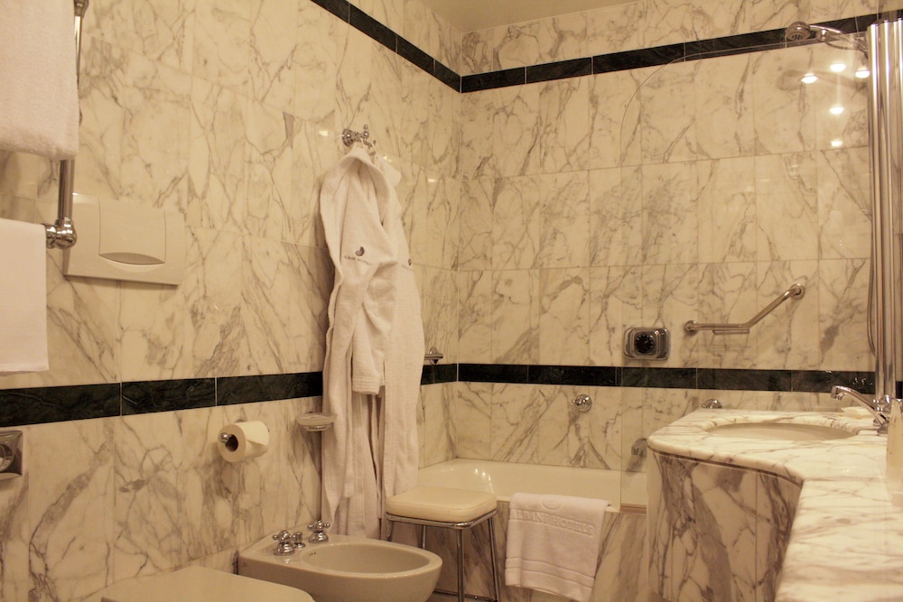 Hotel Albani Firenze — Hotel rooms in Florence, Tuscany