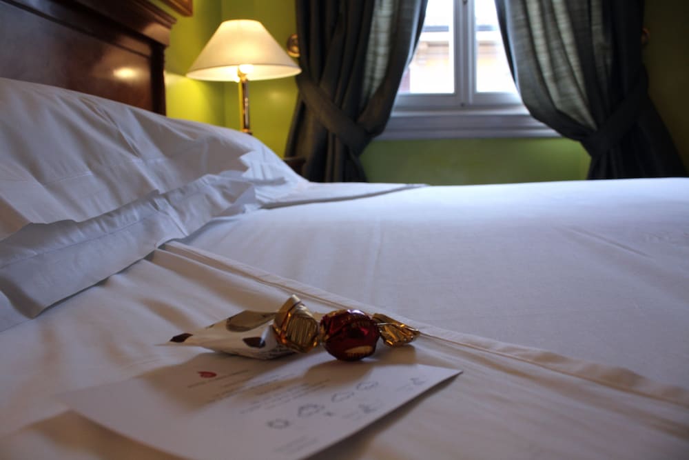 Hotel Albani Firenze — Hotel rooms in Florence, Tuscany