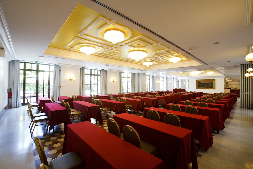 Hotel Albani Firenze — Restaurant & bars in Florence, Tuscany