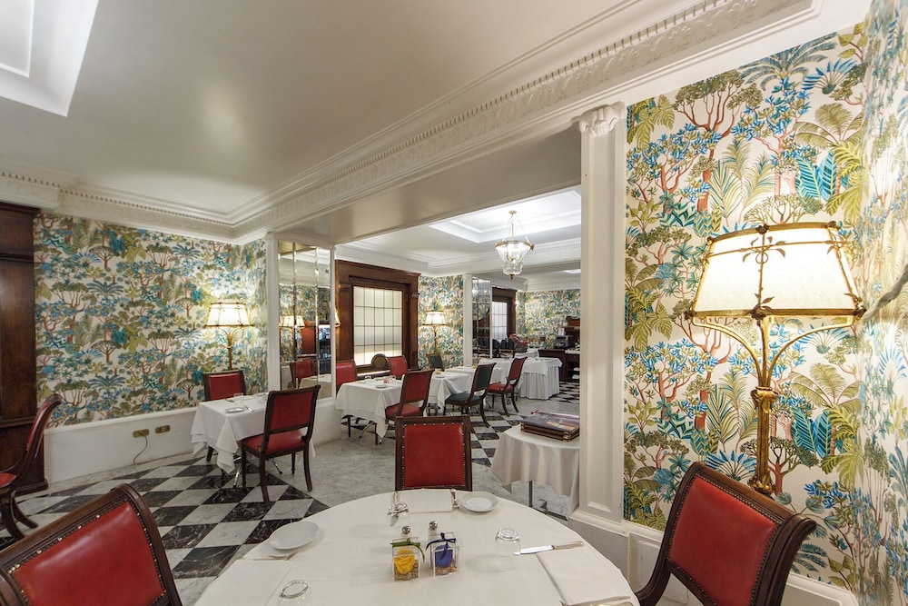Hotel Albani Firenze — Restaurant & bars in Florence, Tuscany
