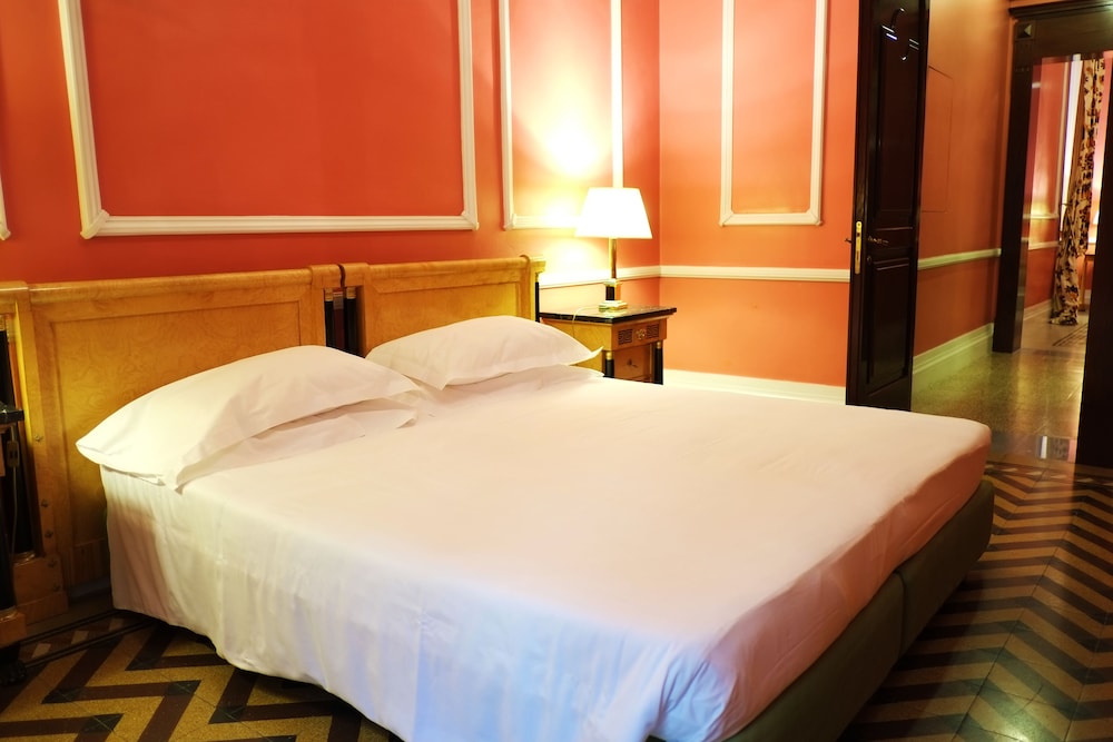 Hotel Albani Firenze — Hotel rooms in Florence, Tuscany