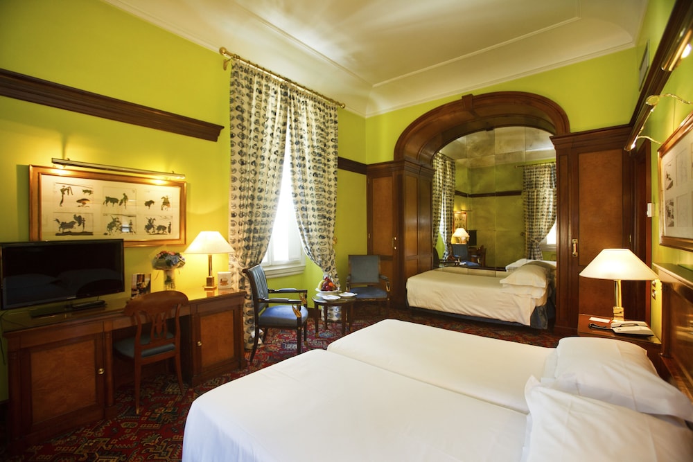 Hotel Albani Firenze — Hotel rooms in Florence, Tuscany