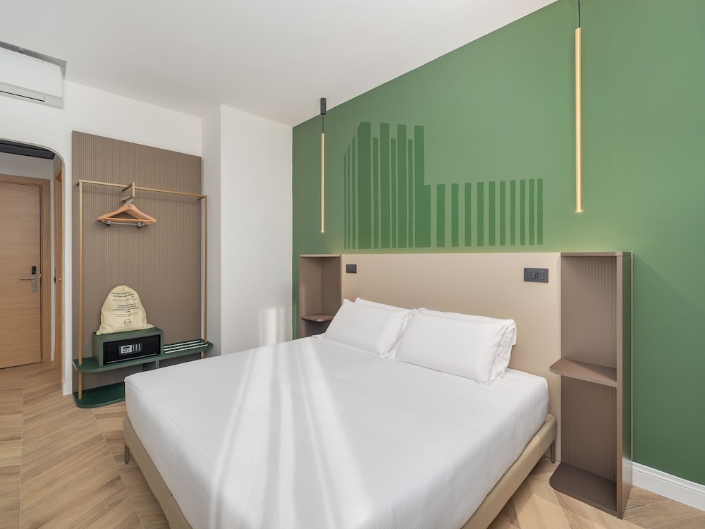 B&B HOTEL CALENZANO FIRST — Hotel rooms in Calenzano, Tuscany