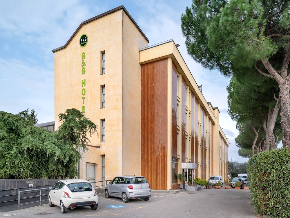 B&B HOTEL CALENZANO FIRST — Hotel building in Calenzano, Tuscany