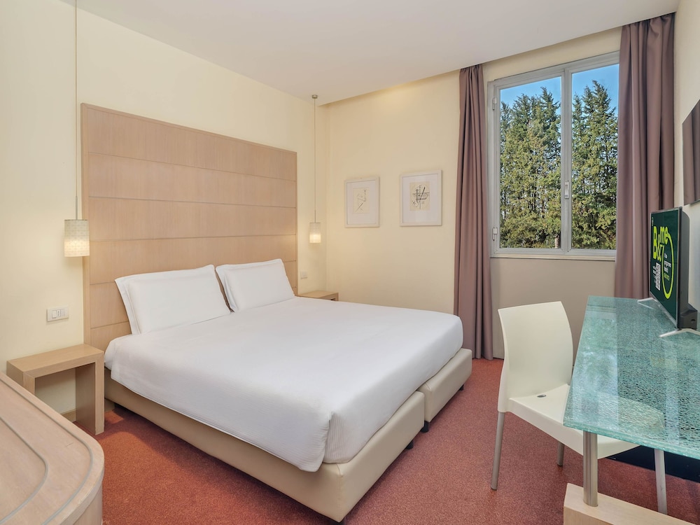B&B HOTEL CALENZANO FIRST — Hotel rooms in Calenzano, Tuscany