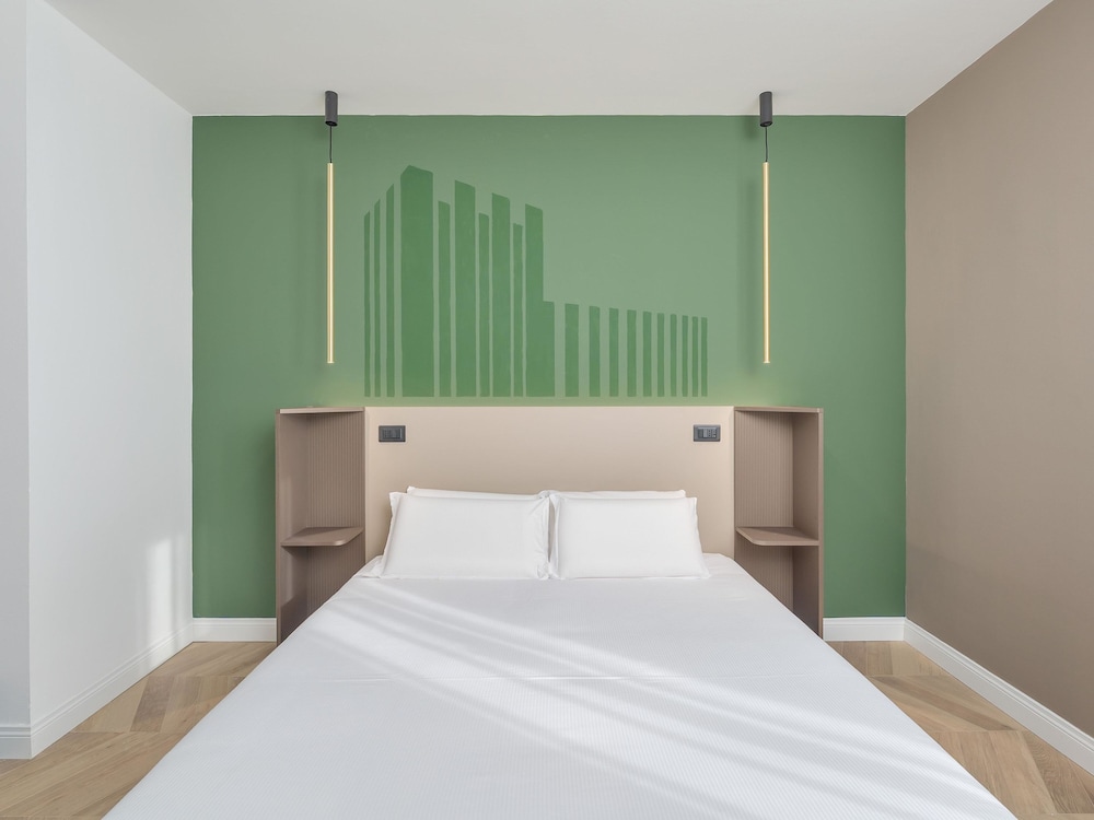 B&B HOTEL CALENZANO FIRST — Hotel rooms in Calenzano, Tuscany