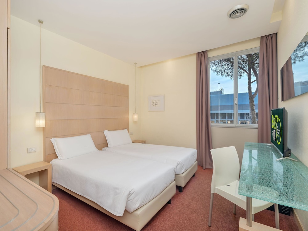 B&B HOTEL CALENZANO FIRST — Hotel rooms in Calenzano, Tuscany